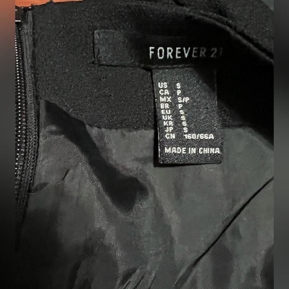 Forever21 Front Seam Detail Shorts - Picture 4 of 4